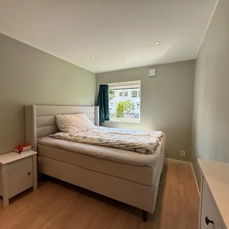 Moderne 3-roms Naer Sentrum Appartement *